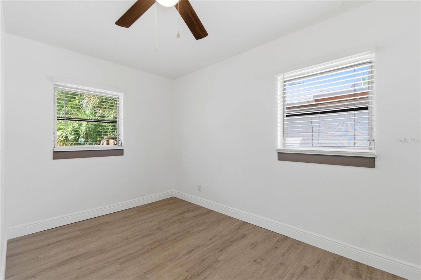 Listing photo id 19 for 7211 32nd Avenue N