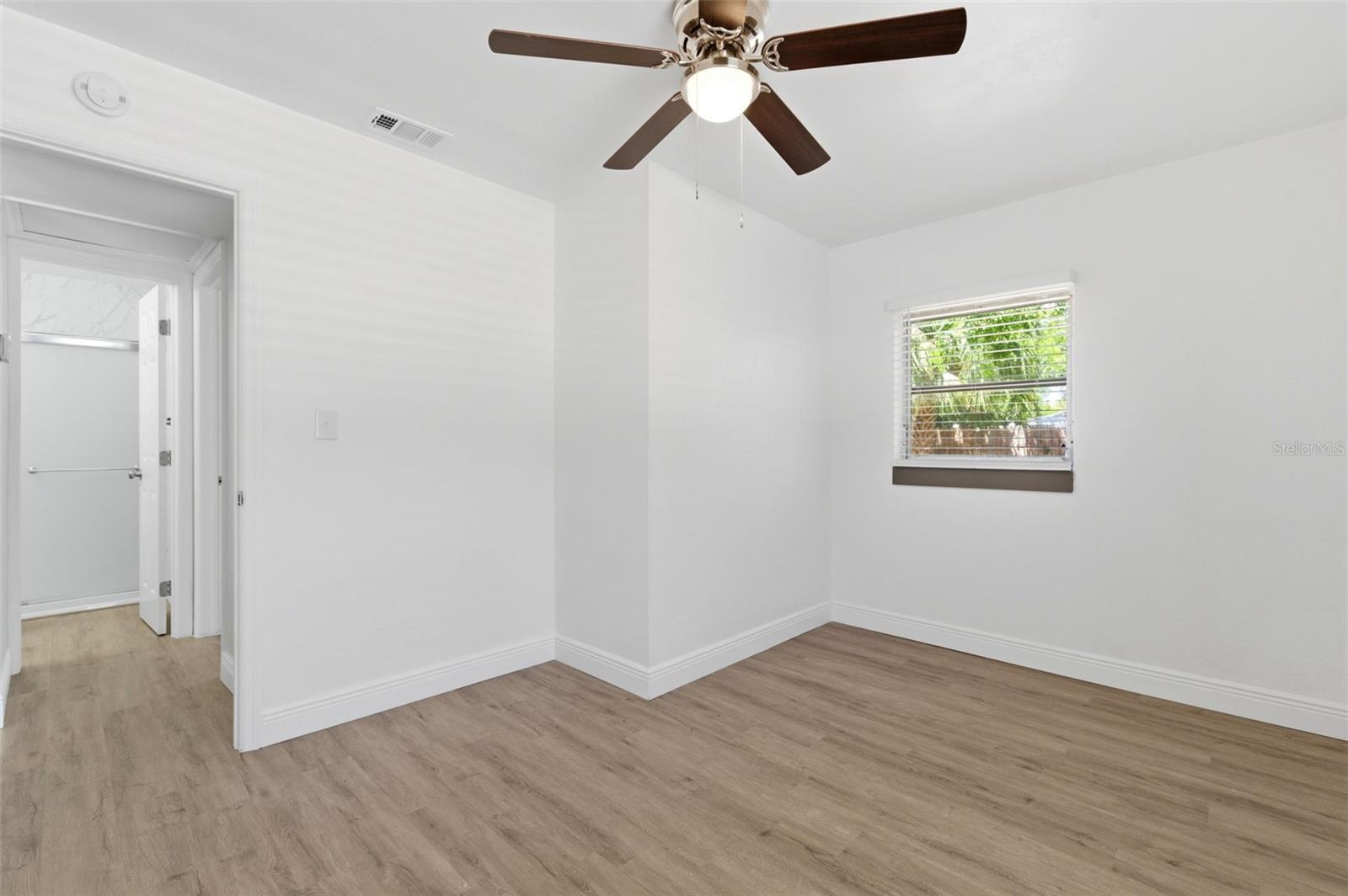 Listing photo id 20 for 7211 32nd Avenue N