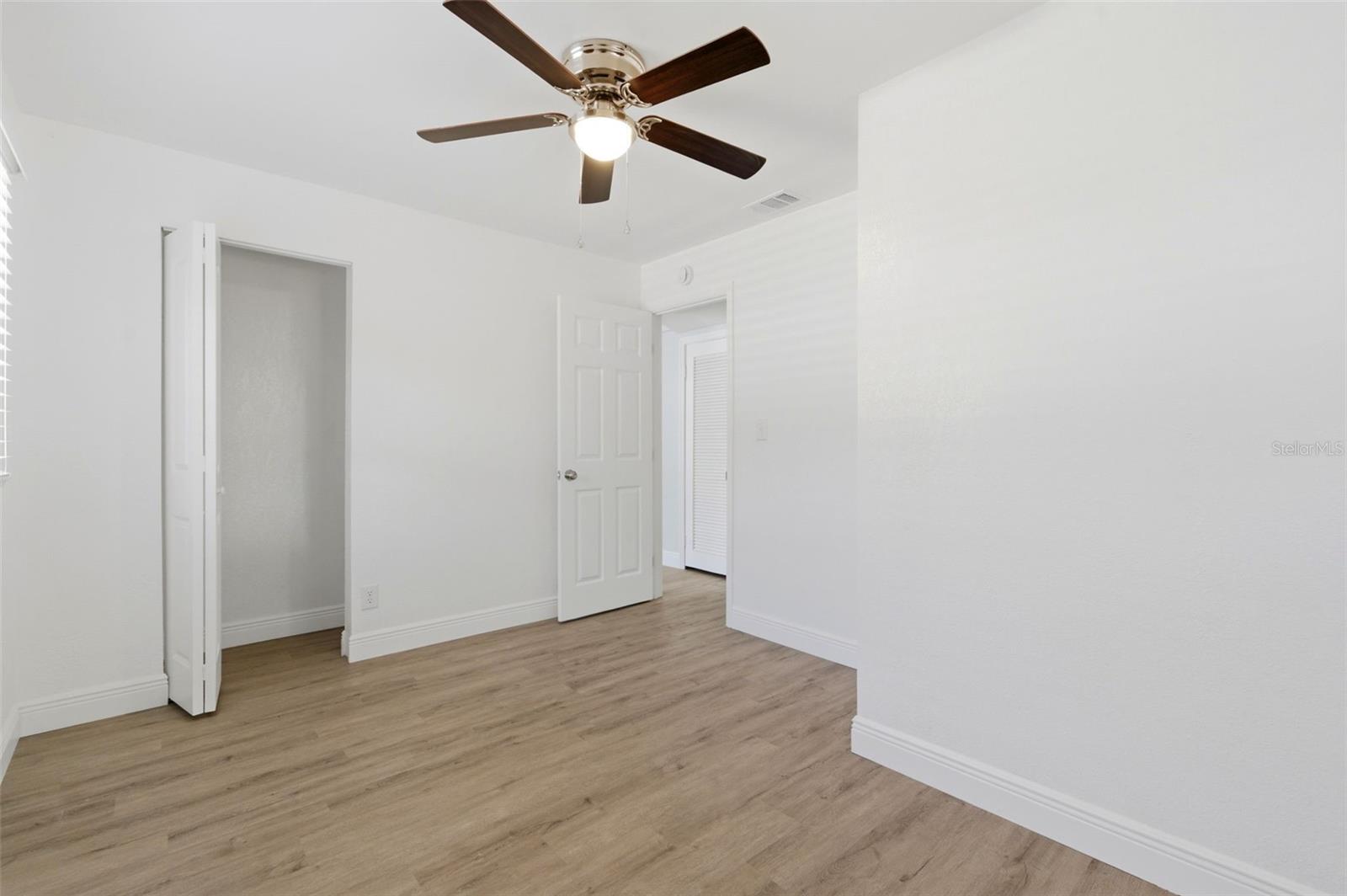 Listing photo id 21 for 7211 32nd Avenue N