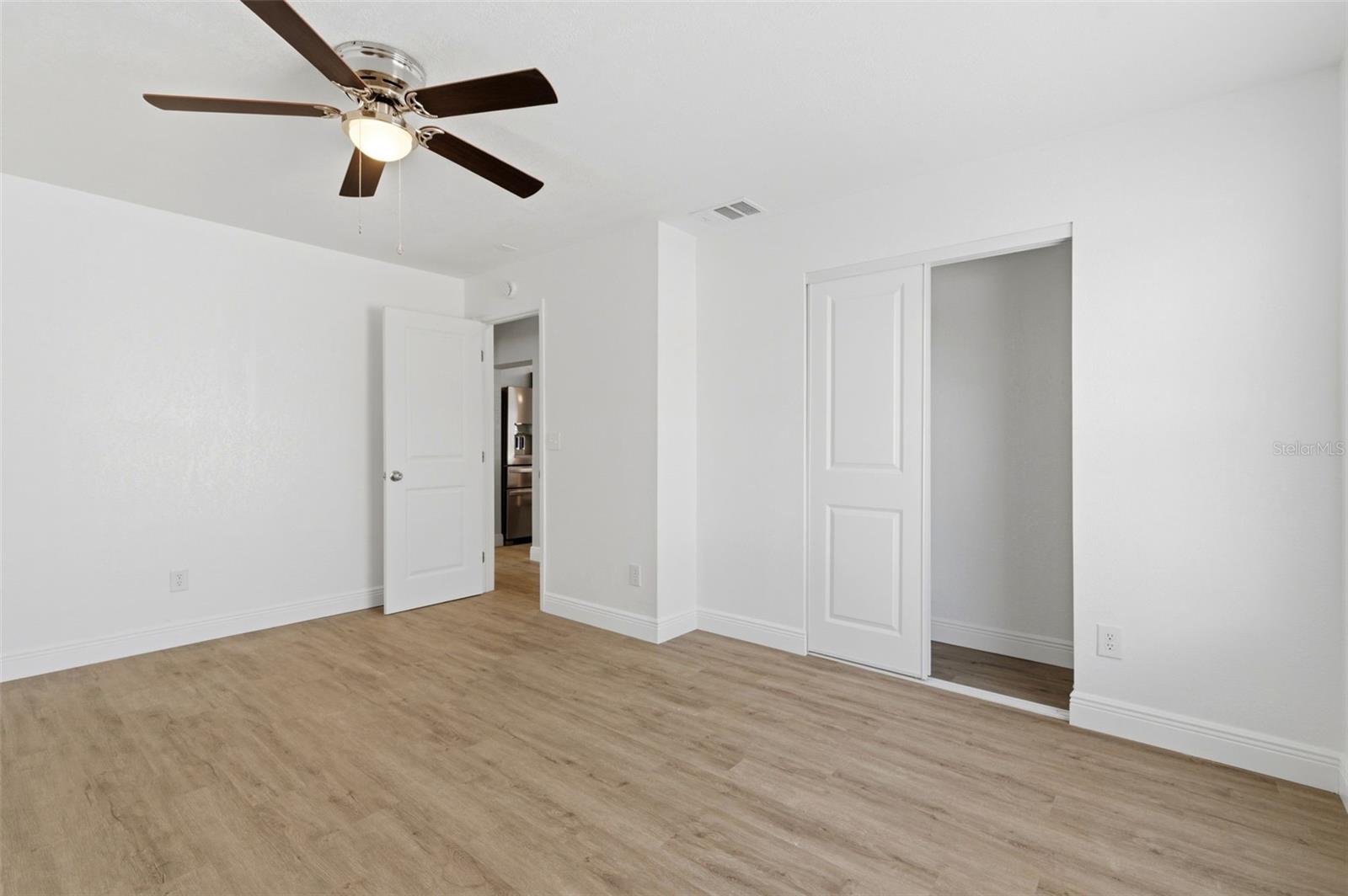 Listing photo id 23 for 7211 32nd Avenue N