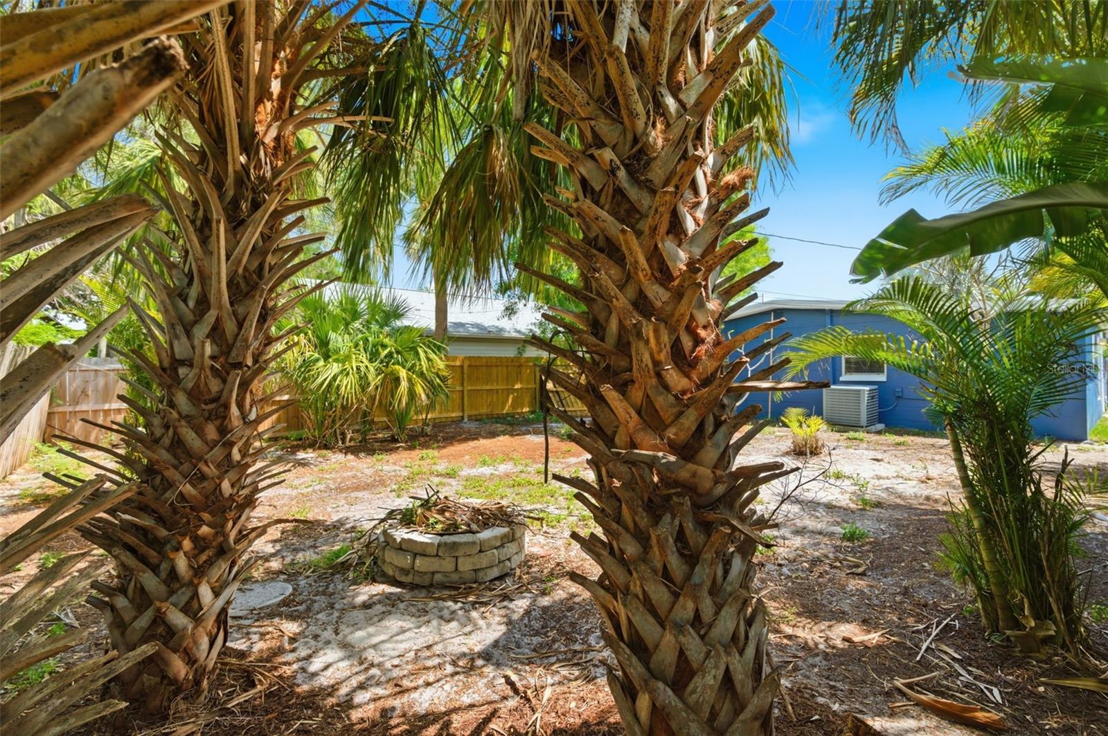 Listing photo id 24 for 7211 32nd Avenue N