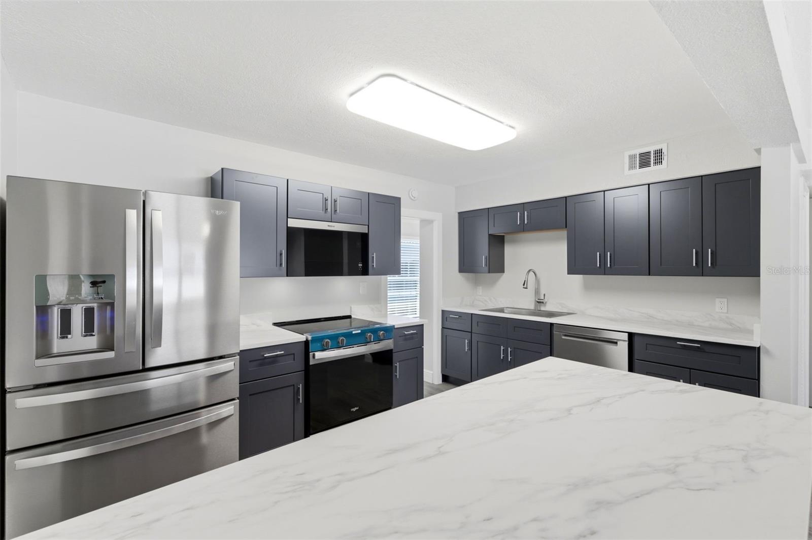 Listing photo id 5 for 7211 32nd Avenue N