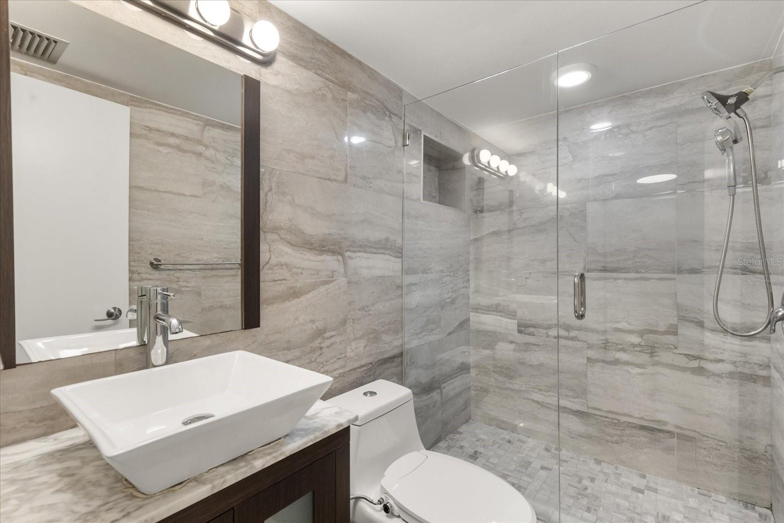 Image 11 of 24 For 450 Gulfview Boulevard 802