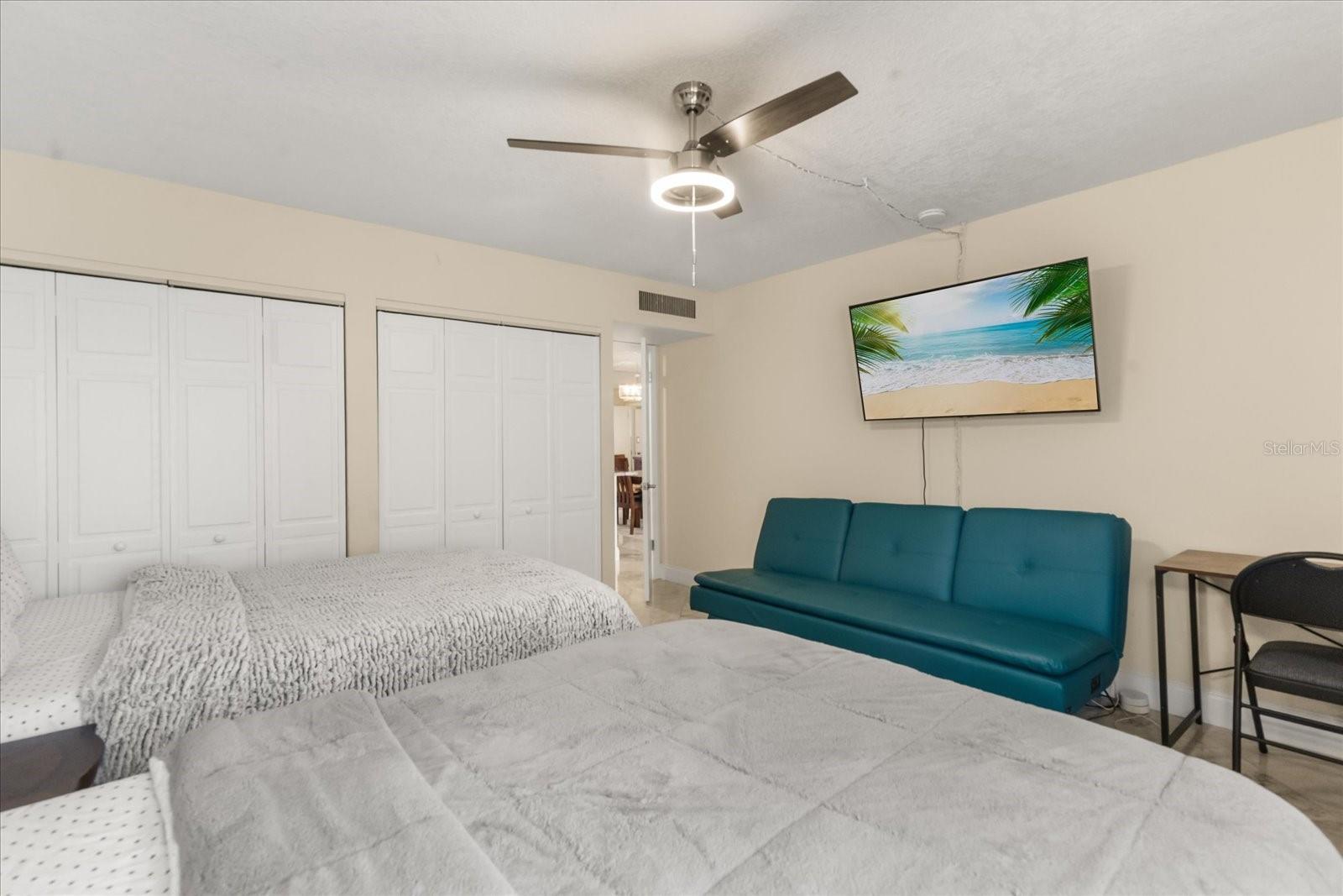 Image 17 of 24 For 450 Gulfview Boulevard 802