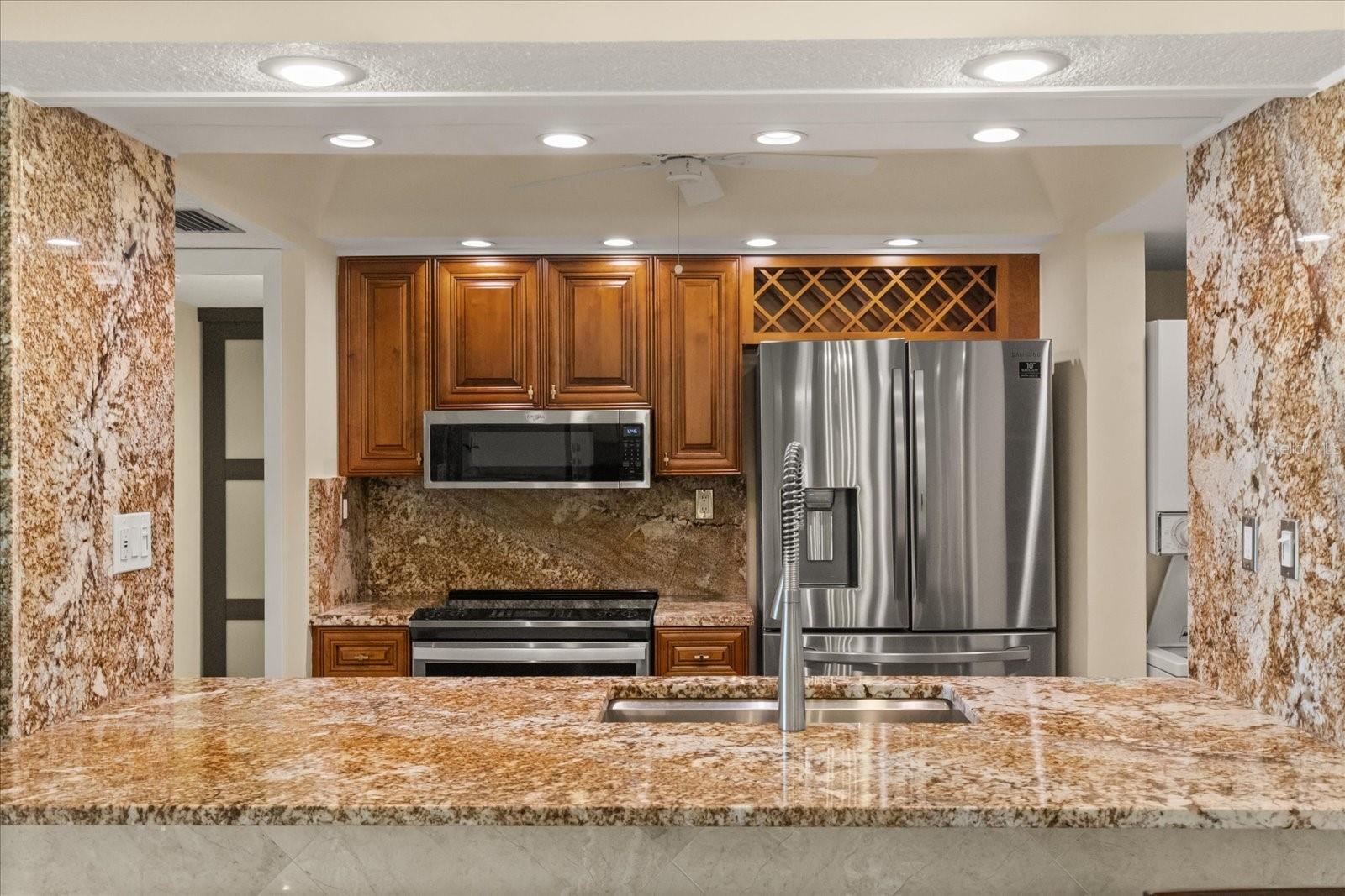 Image 4 of 24 For 450 Gulfview Boulevard 802