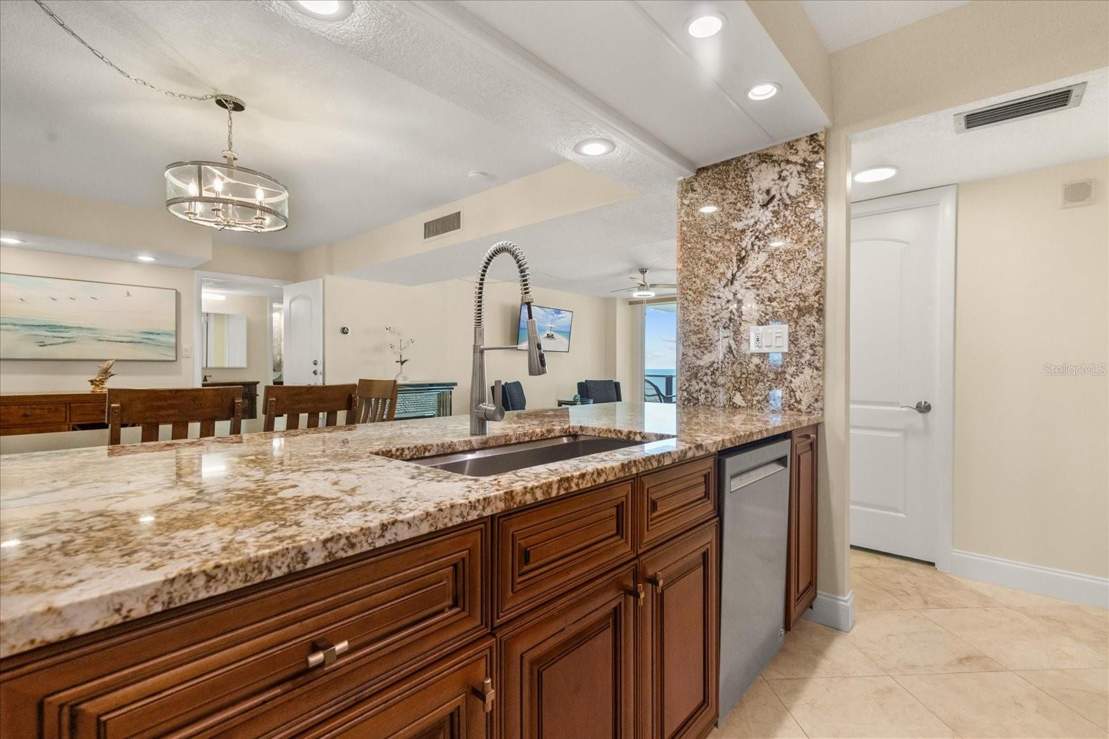 Image 6 of 24 For 450 Gulfview Boulevard 802