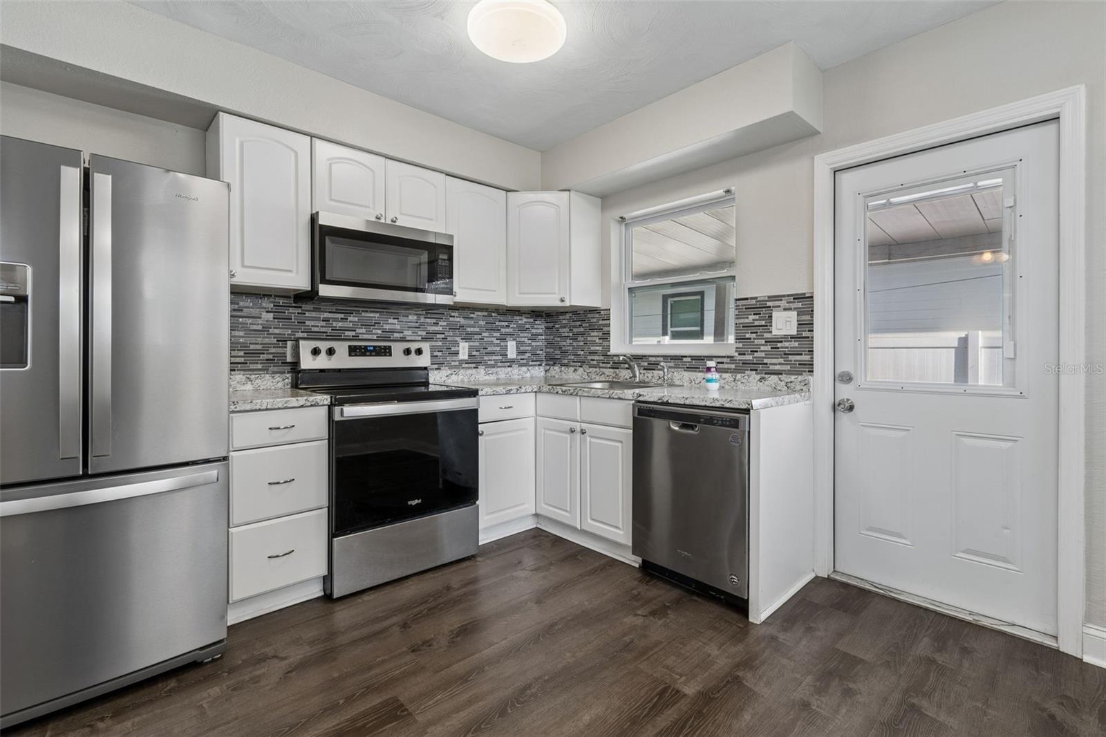 Image 21 of 87 For 6710 Harer Street