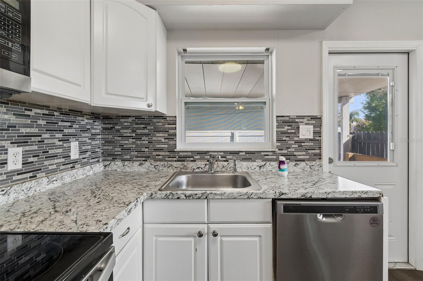 Image 24 of 87 For 6710 Harer Street