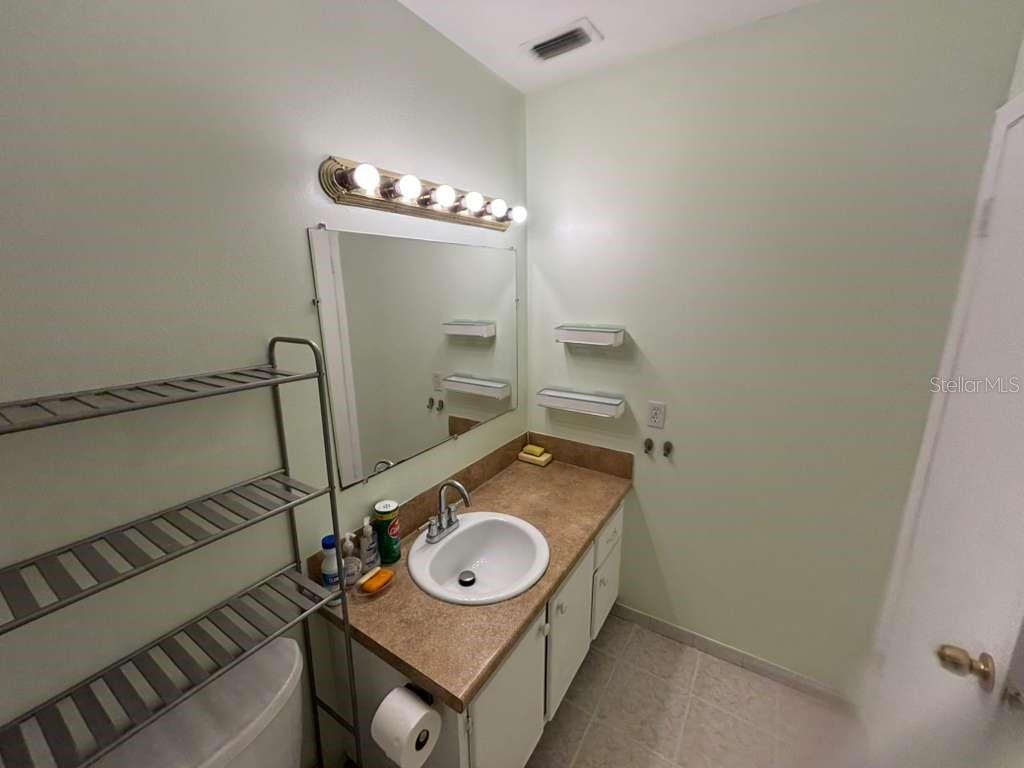 Image 8 of 12 For 660 62nd Avenue N 1204