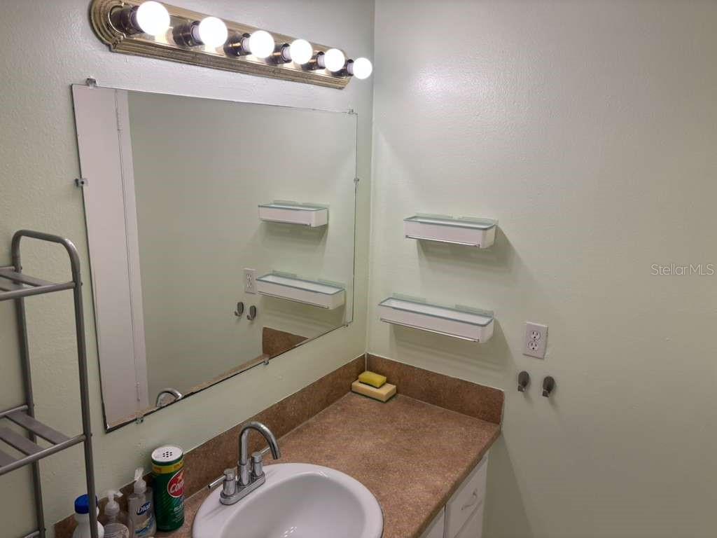 Image 9 of 12 For 660 62nd Avenue N 1204