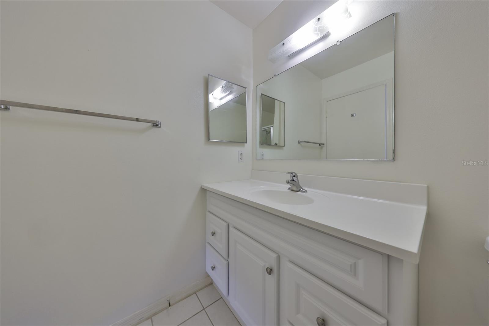 Image 12 of 13 For 431 Gloucester Boulevard 87