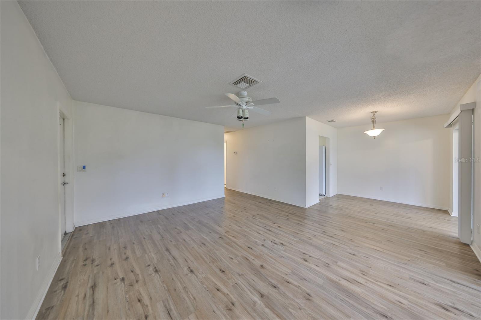 Image 4 of 13 For 431 Gloucester Boulevard 87