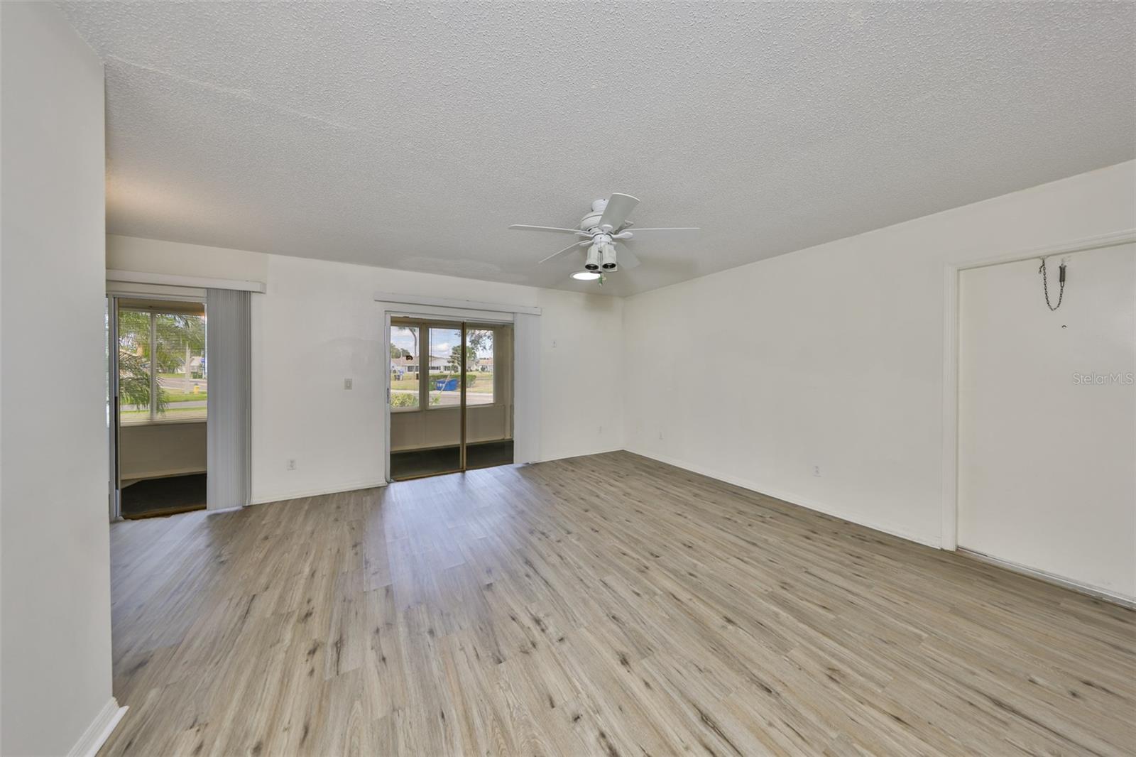 Image 5 of 13 For 431 Gloucester Boulevard 87