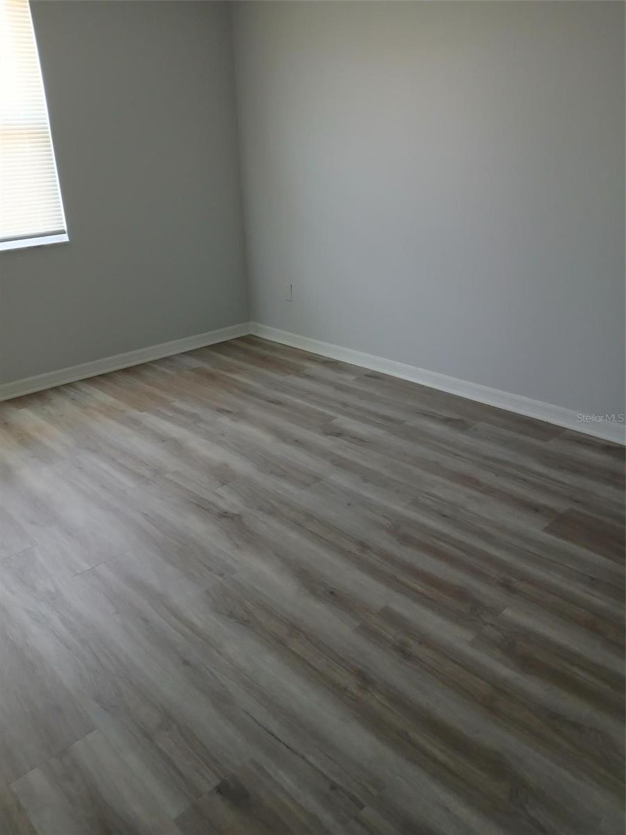 Image 6 of 13 For 431 Gloucester Boulevard 87