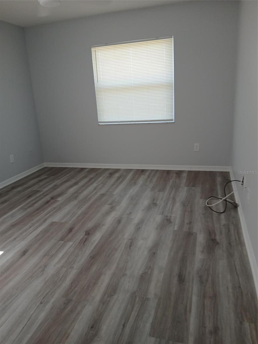 Image 7 of 13 For 431 Gloucester Boulevard 87