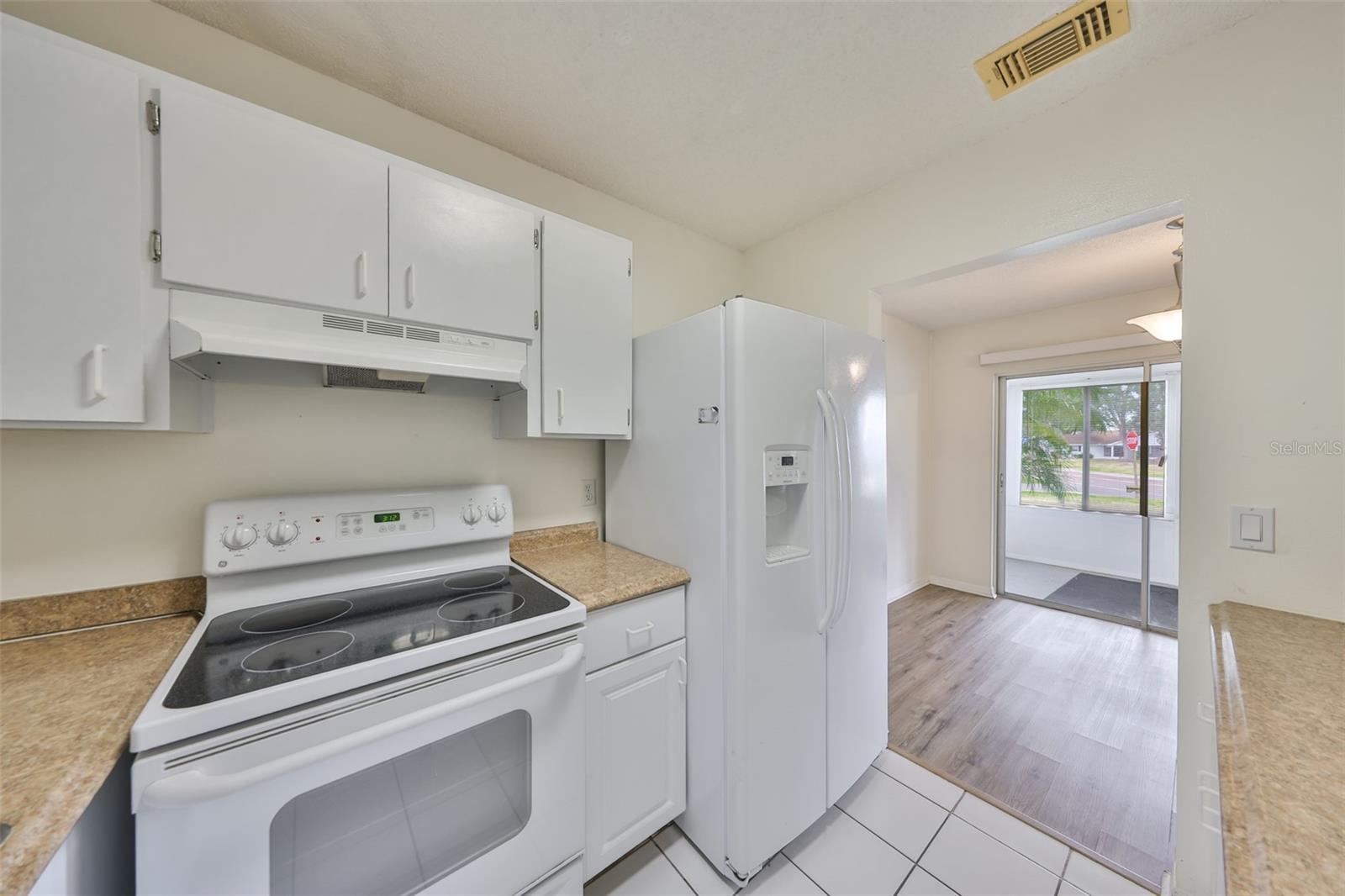 Image 8 of 13 For 431 Gloucester Boulevard 87