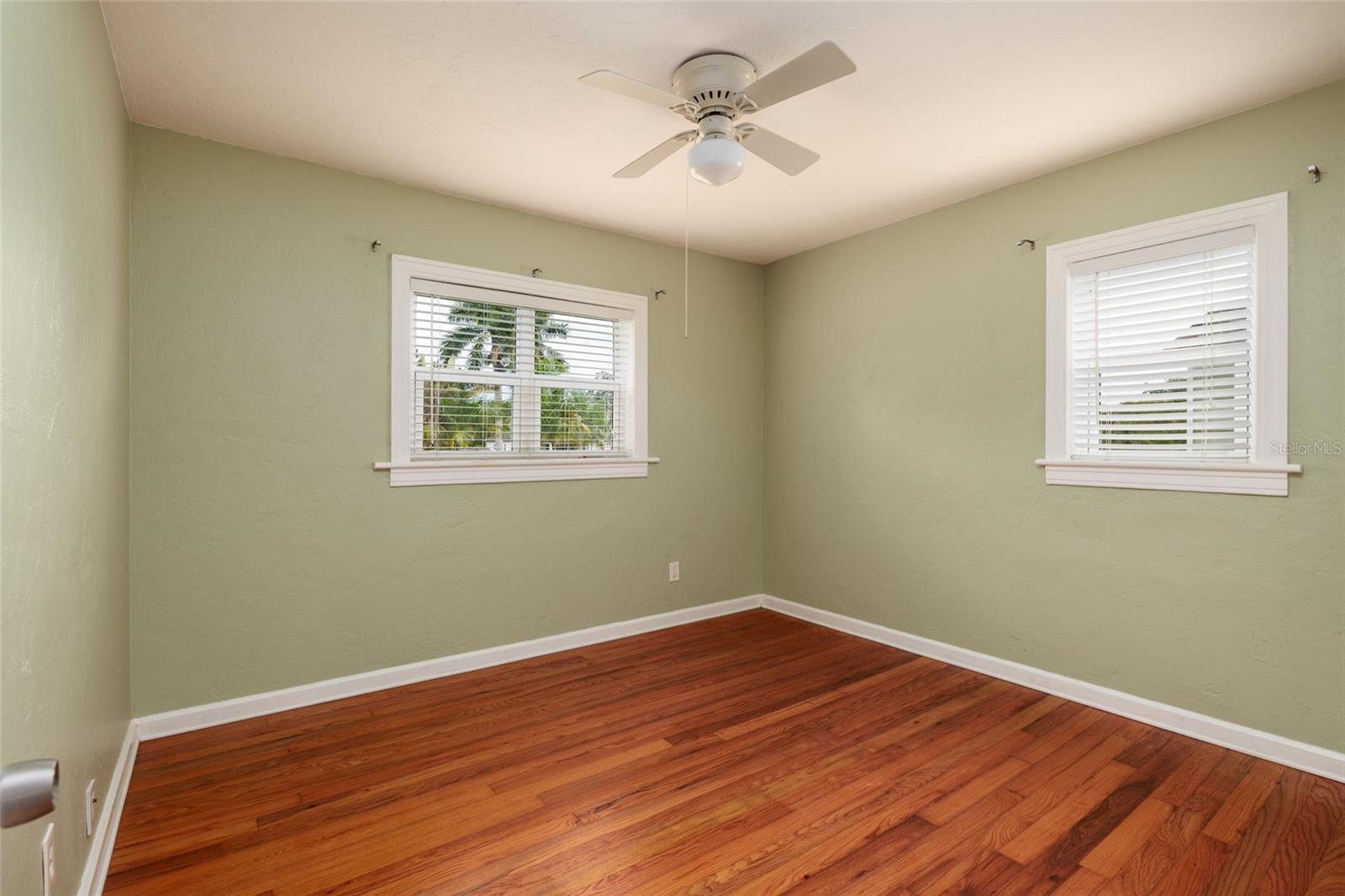 Image 12 of 18 For 1044 46th Avenue N