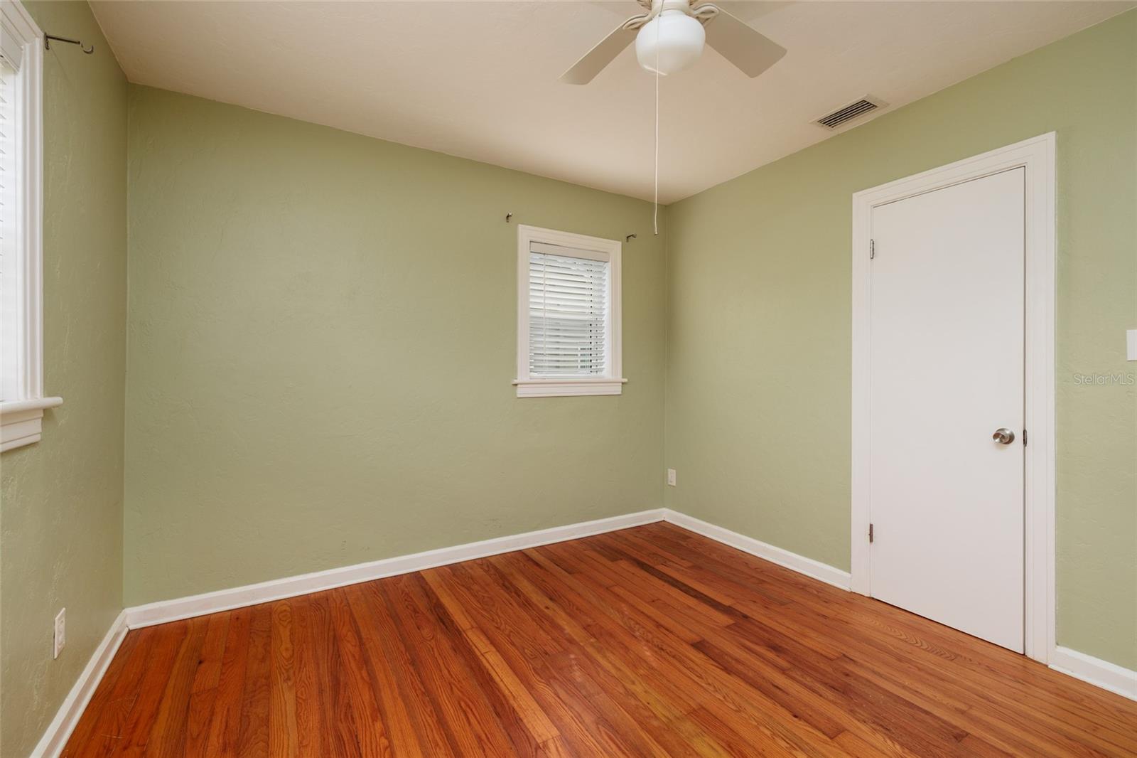 Image 14 of 18 For 1044 46th Avenue N