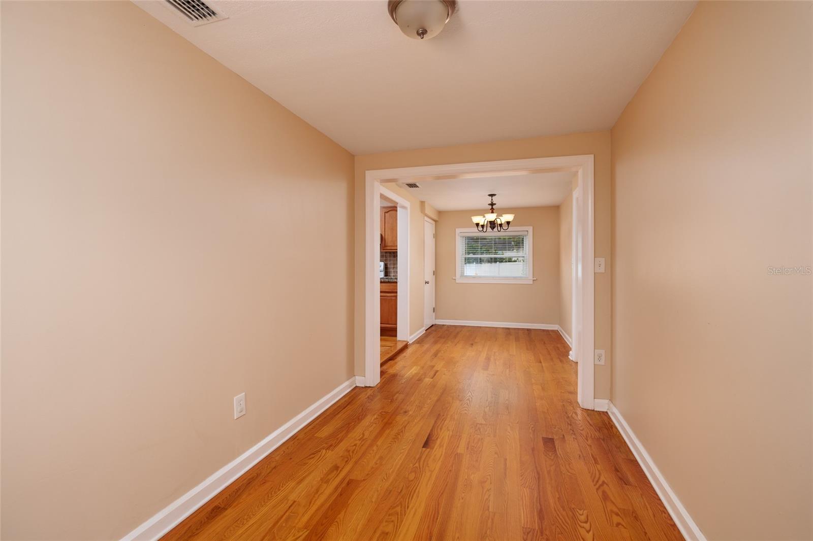 Image 5 of 18 For 1044 46th Avenue N