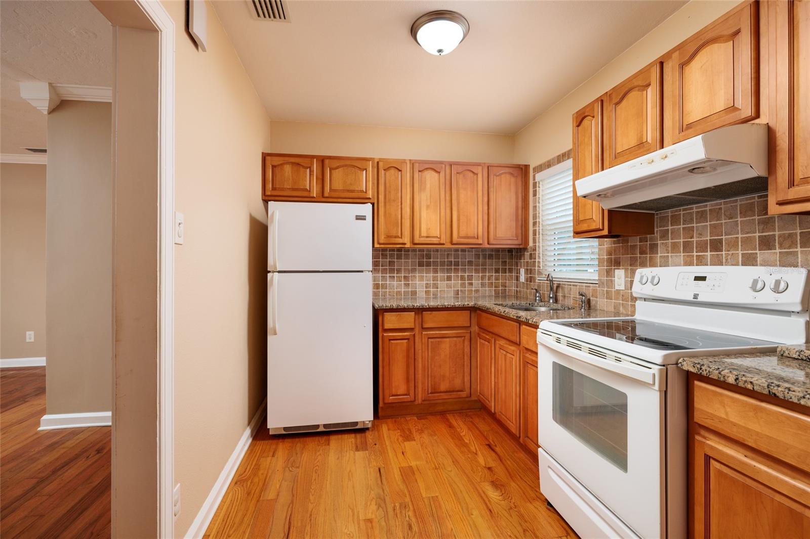 Image 6 of 18 For 1044 46th Avenue N