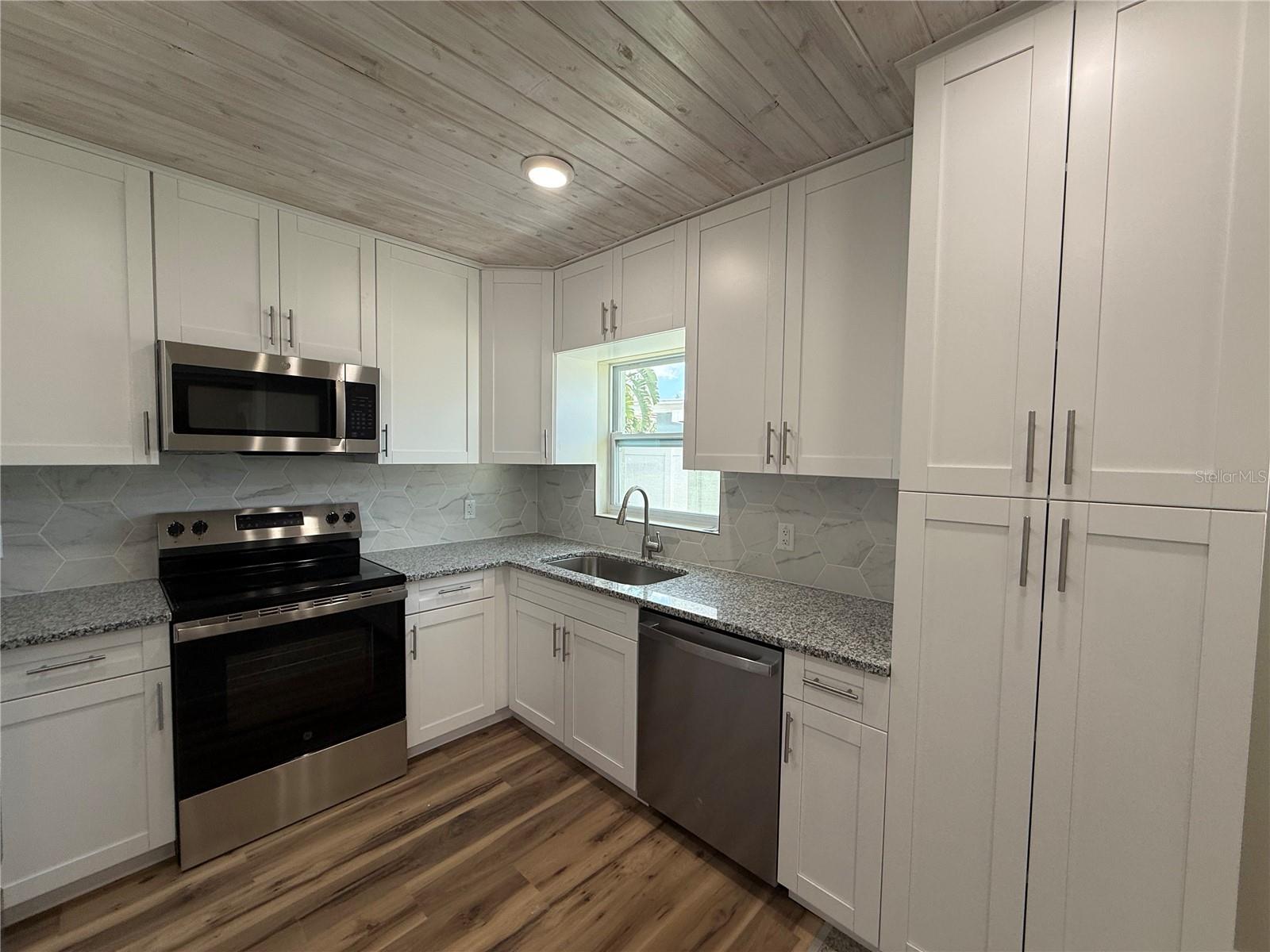 Image 9 of 35 For 3665 Belle Vista Drive E