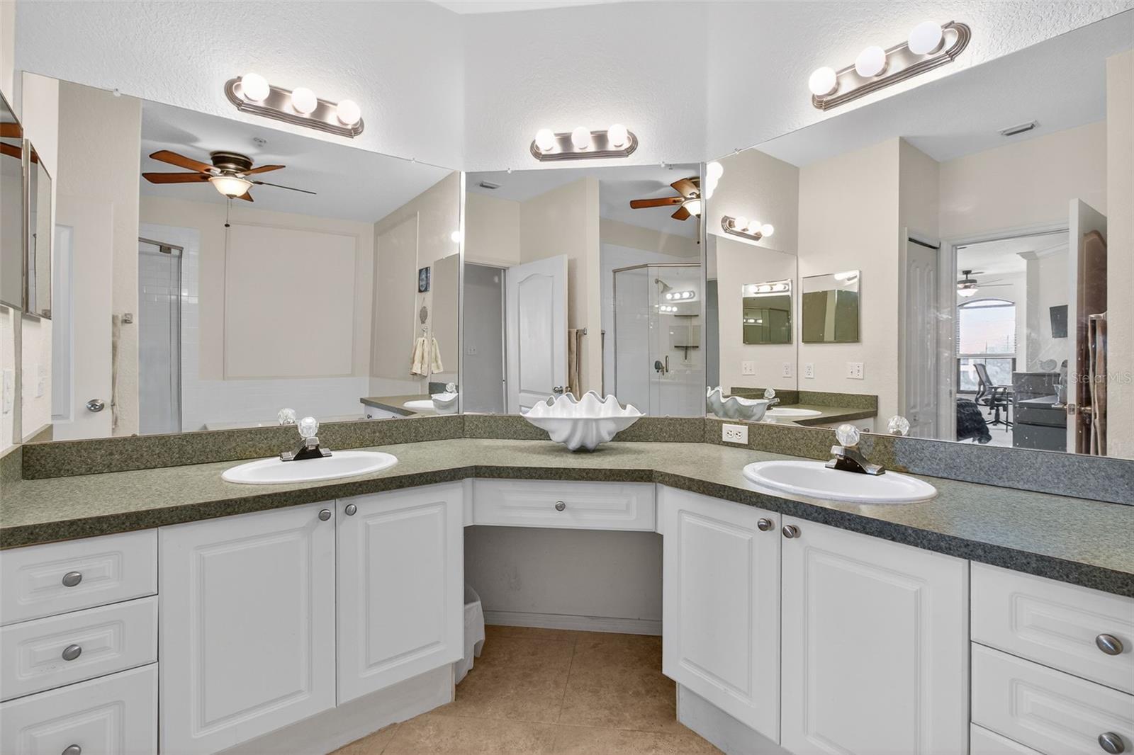 Image 16 of 32 For 2730 Via Tivoli  335a