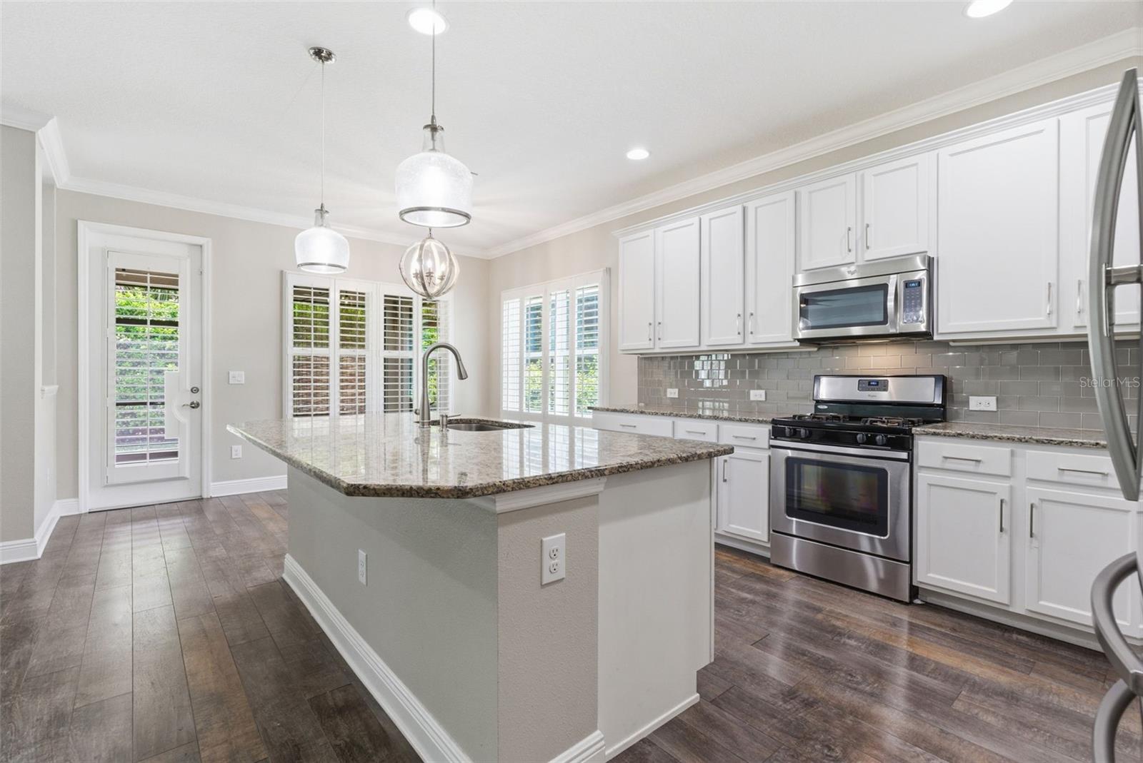 Listing photo id 8 for 7017 Artesian Court