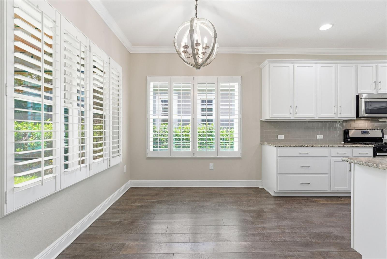 Listing photo id 11 for 7017 Artesian Court