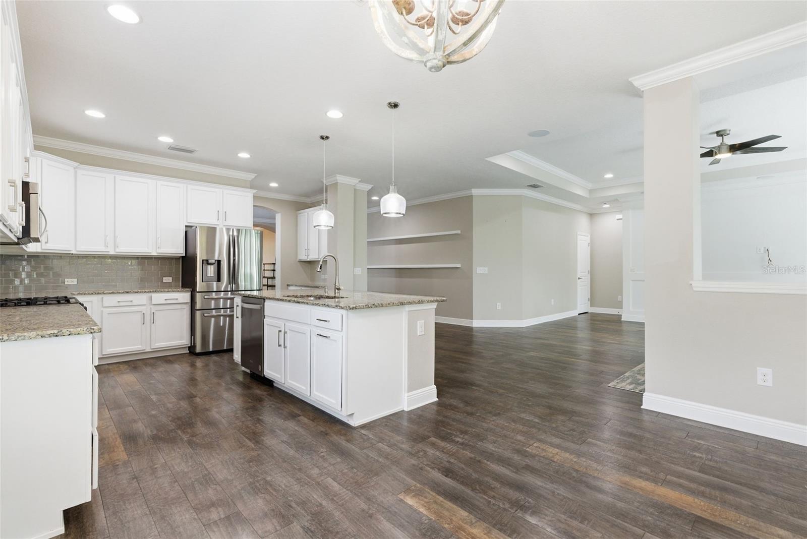 Listing photo id 12 for 7017 Artesian Court