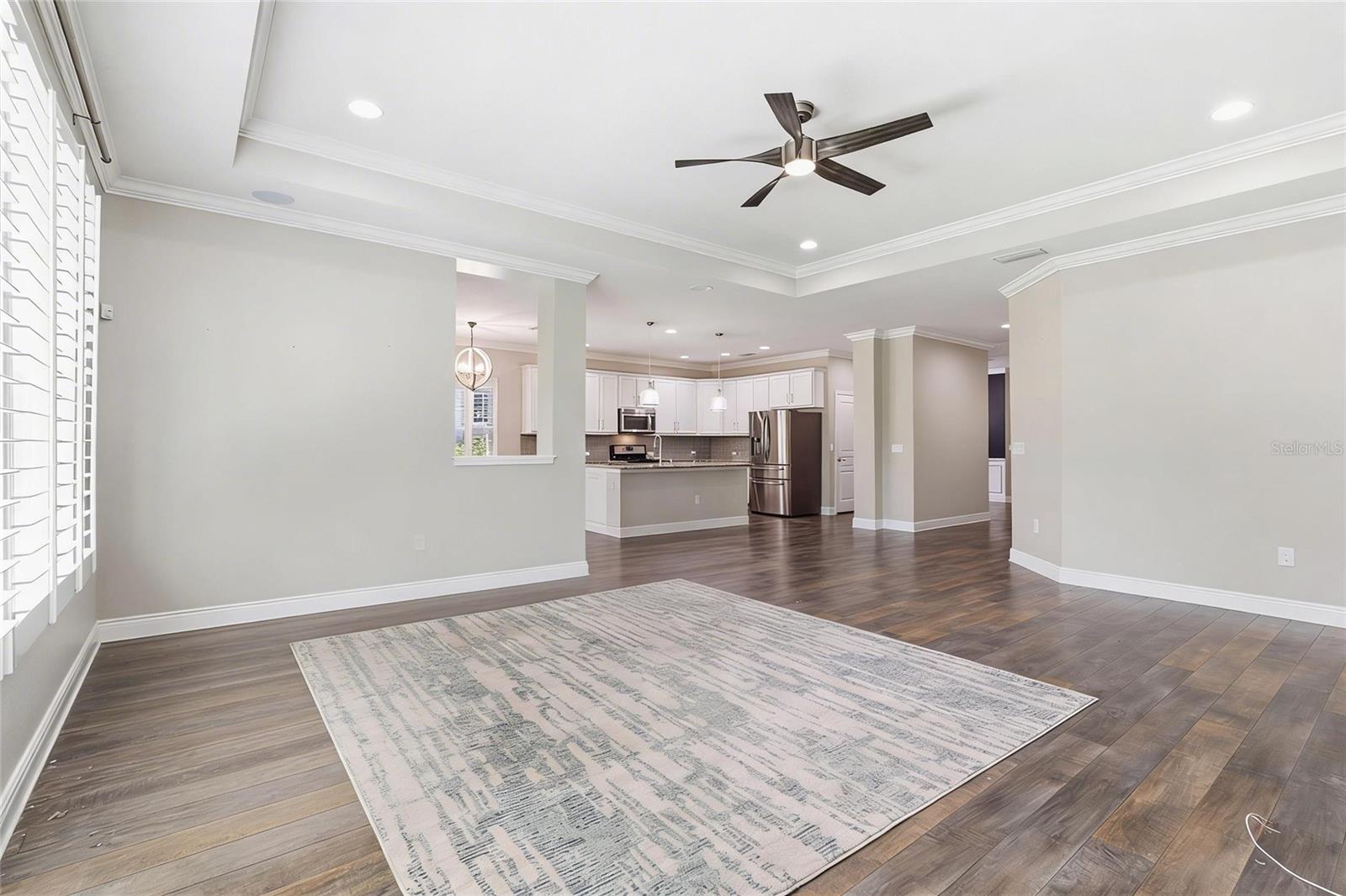 Listing photo id 15 for 7017 Artesian Court