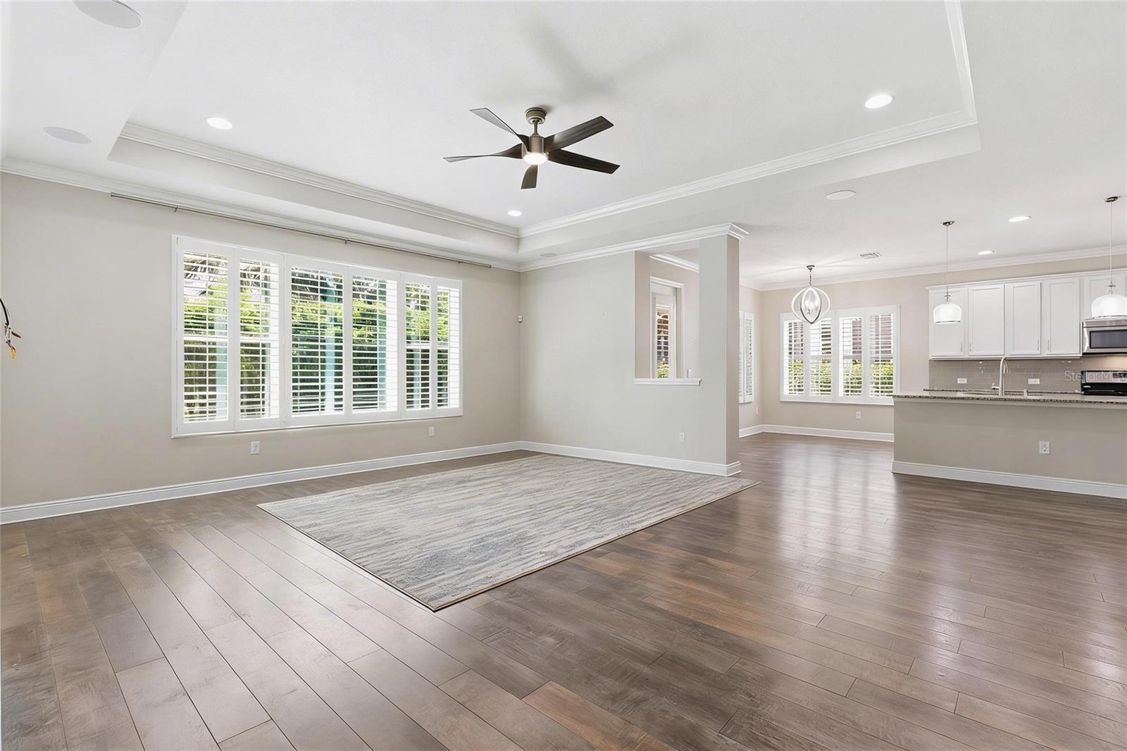 Listing photo id 17 for 7017 Artesian Court