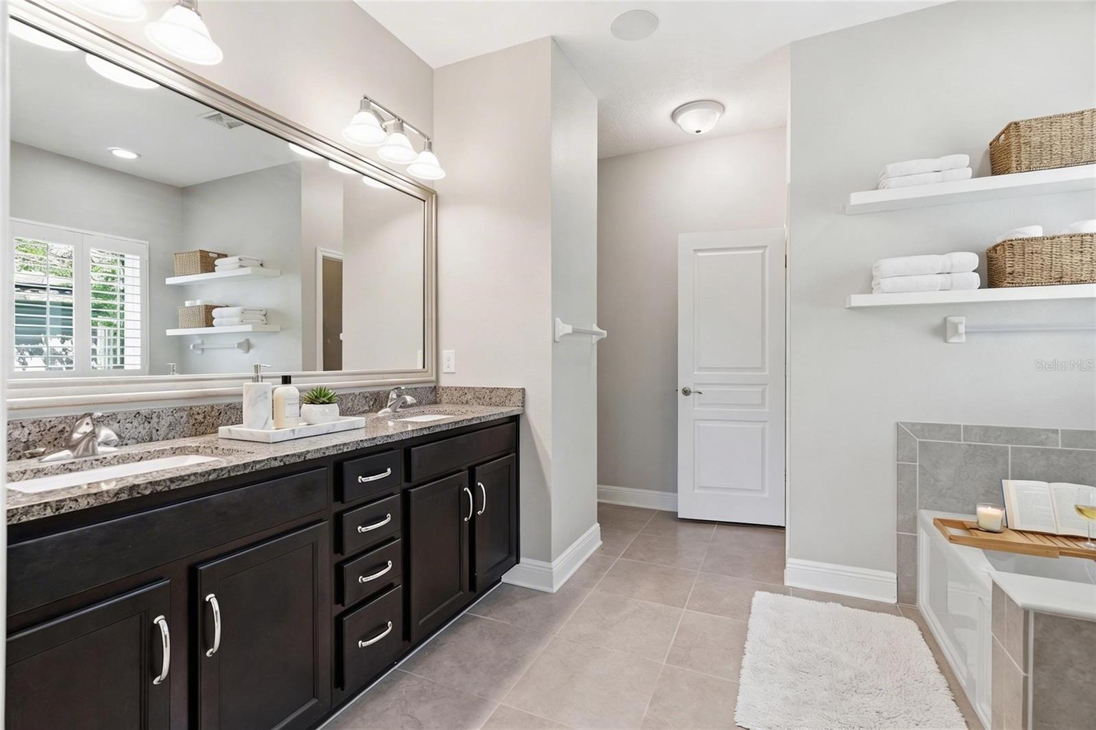 Listing photo id 22 for 7017 Artesian Court