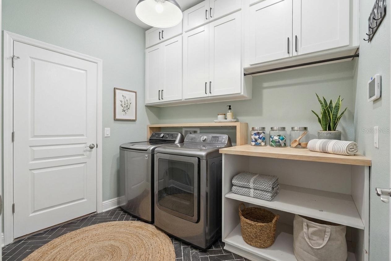 Listing photo id 35 for 7017 Artesian Court