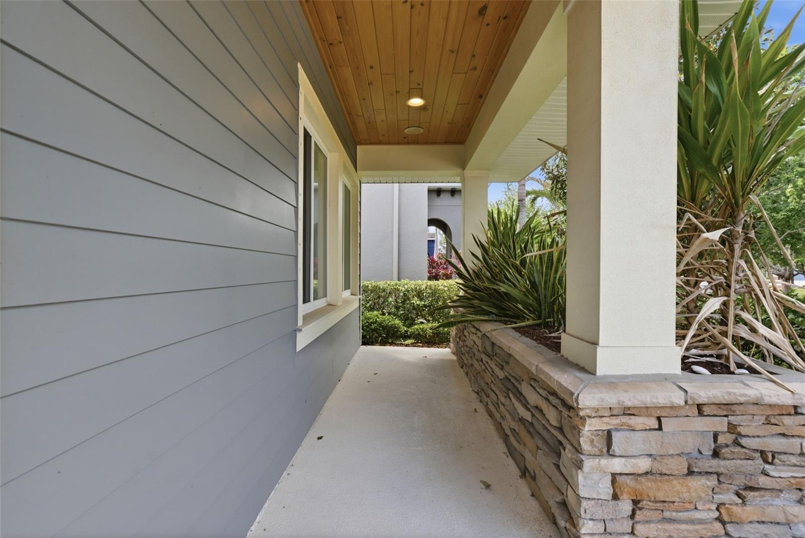 Listing photo id 2 for 7017 Artesian Court