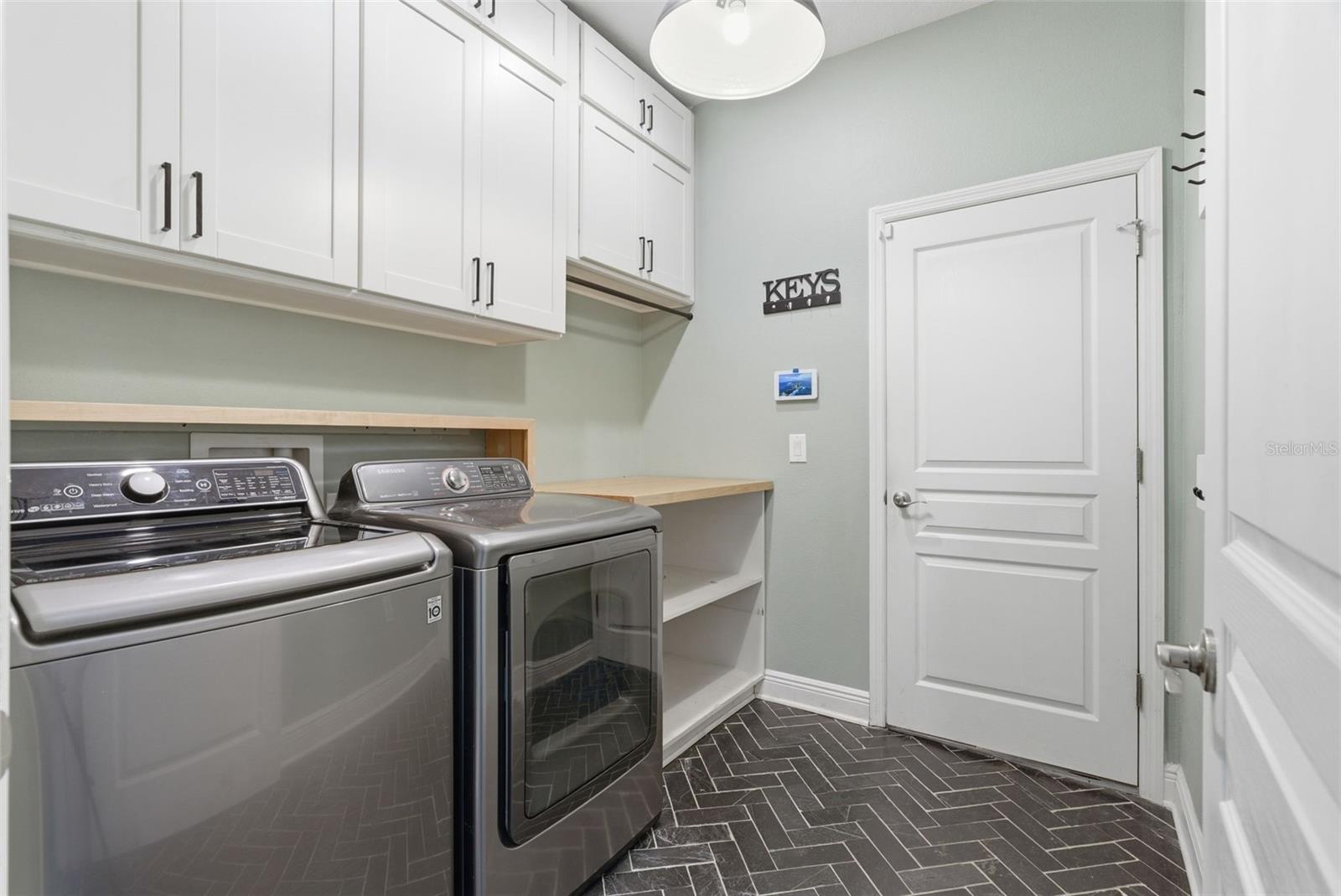 Listing photo id 44 for 7017 Artesian Court