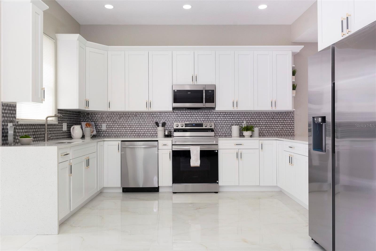 Listing photo id 8 for 2306 Colusa Lane