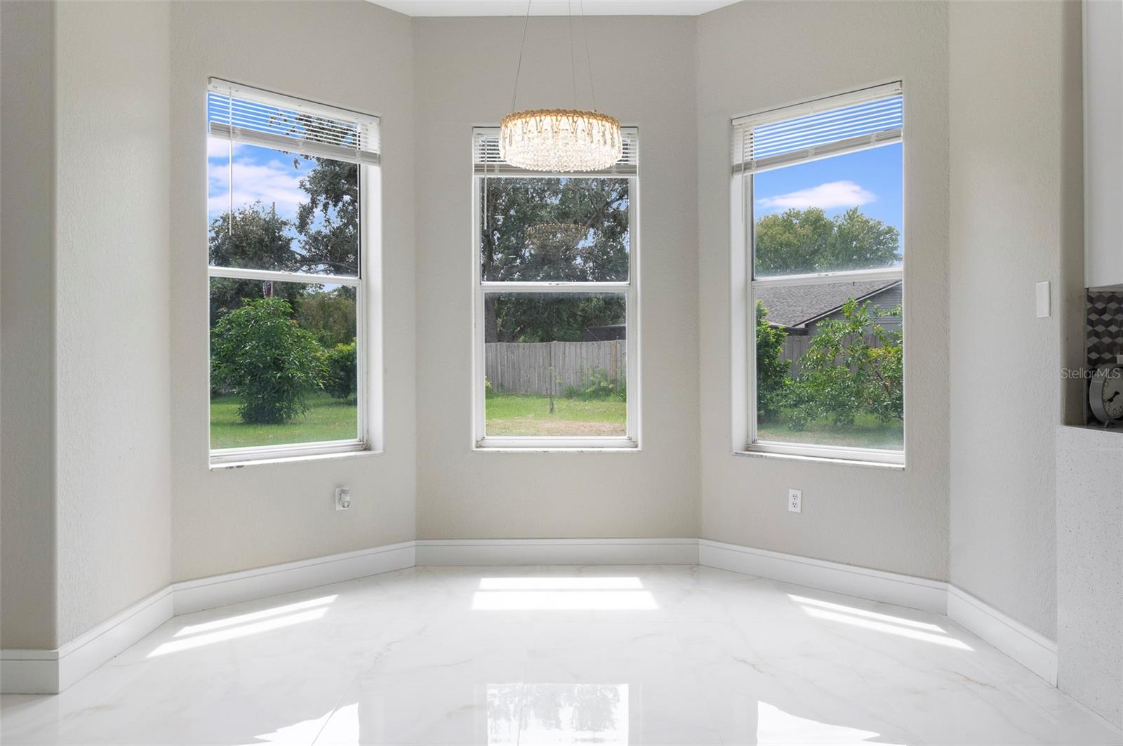 Listing photo id 12 for 2306 Colusa Lane