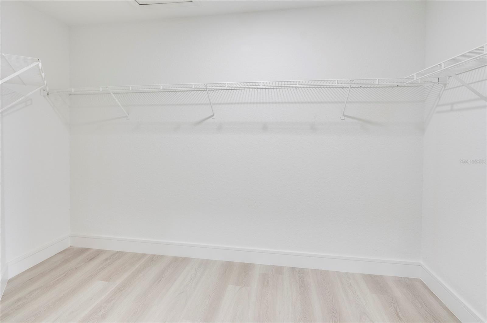 Listing photo id 34 for 2306 Colusa Lane