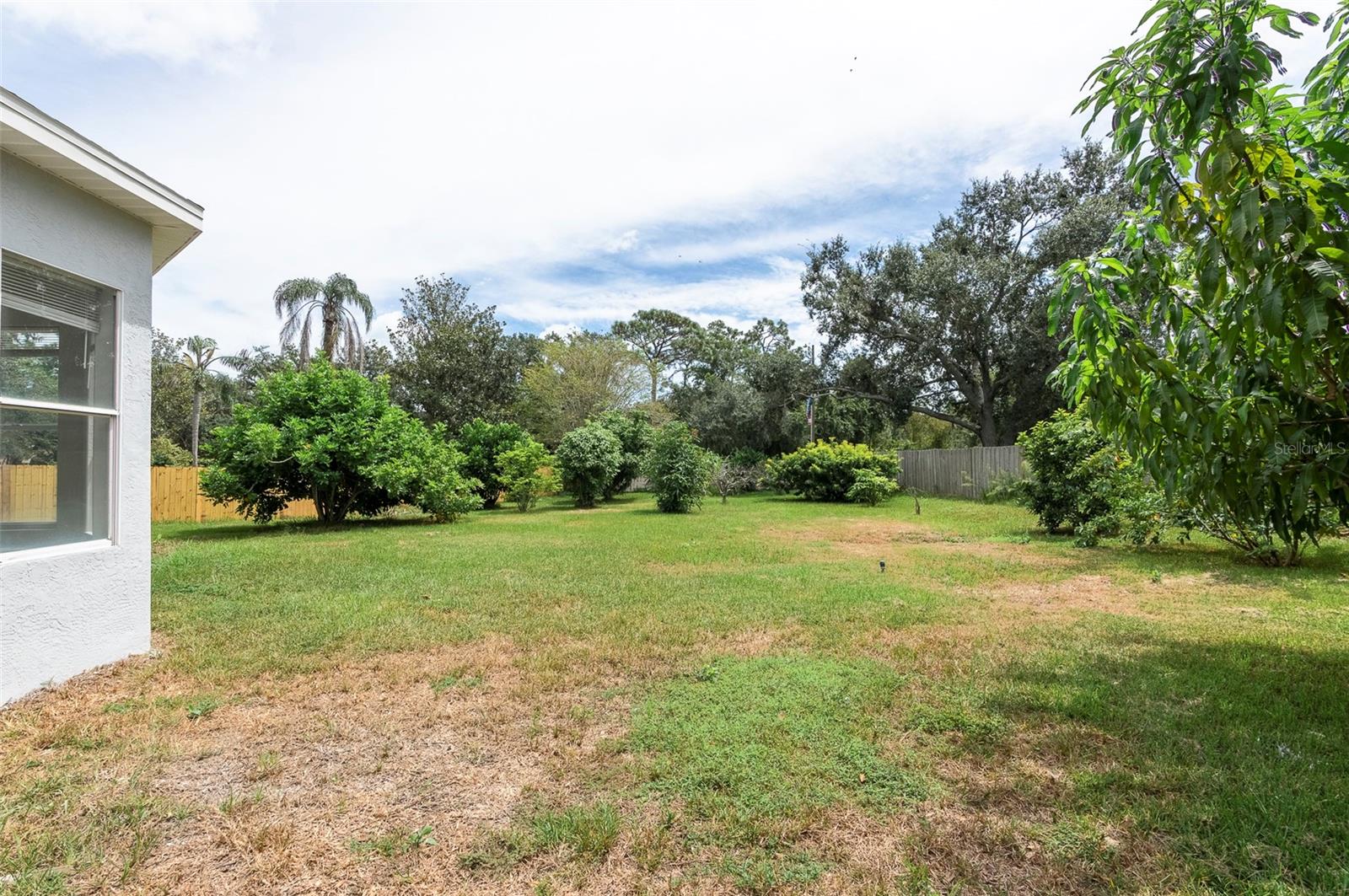 Listing photo id 42 for 2306 Colusa Lane