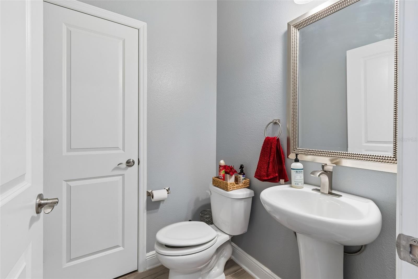 Listing photo id 11 for 10316 Clover Pine Drive