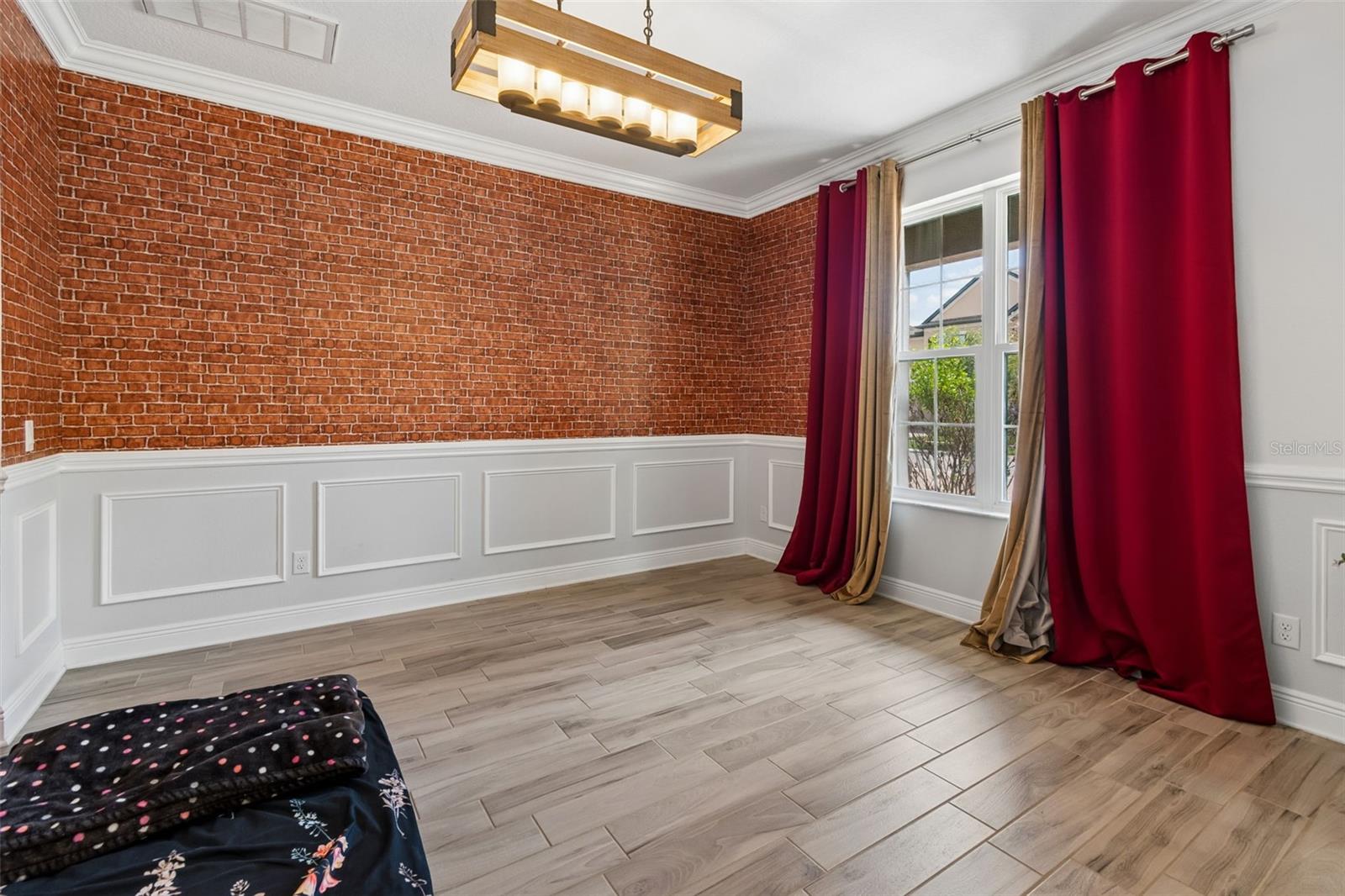 Listing photo id 13 for 10316 Clover Pine Drive