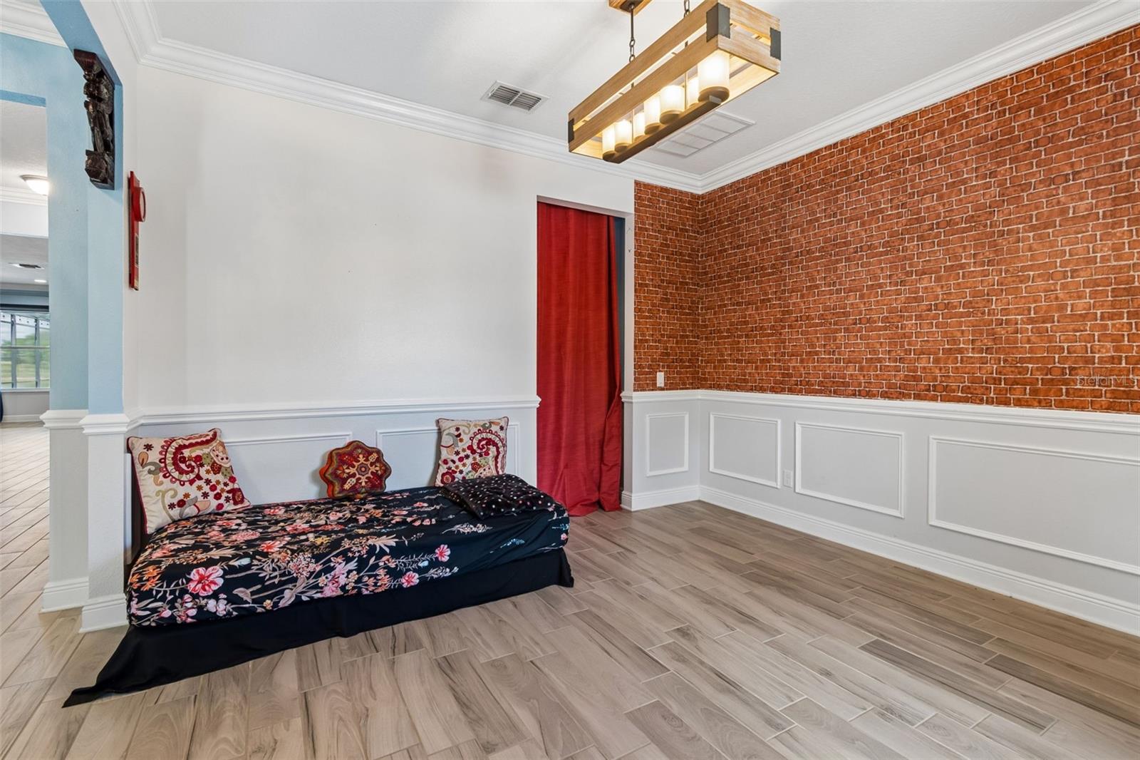 Listing photo id 16 for 10316 Clover Pine Drive