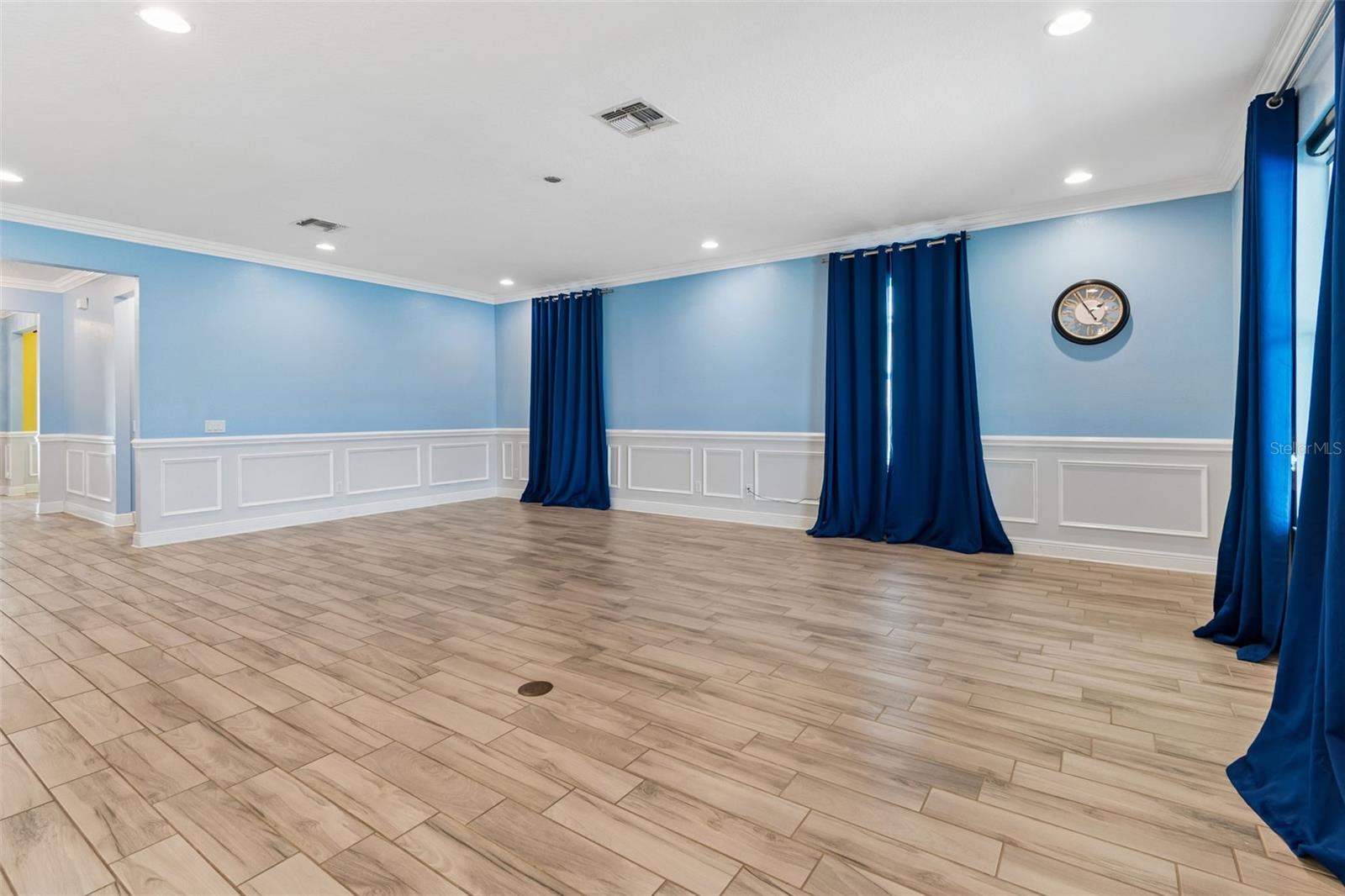 Listing photo id 18 for 10316 Clover Pine Drive