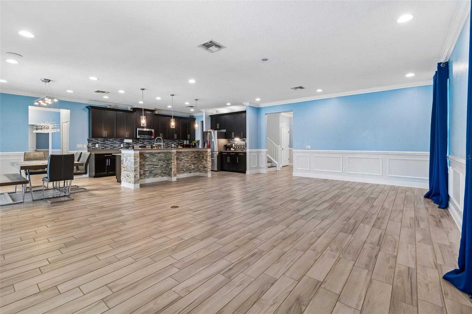 Listing photo id 19 for 10316 Clover Pine Drive