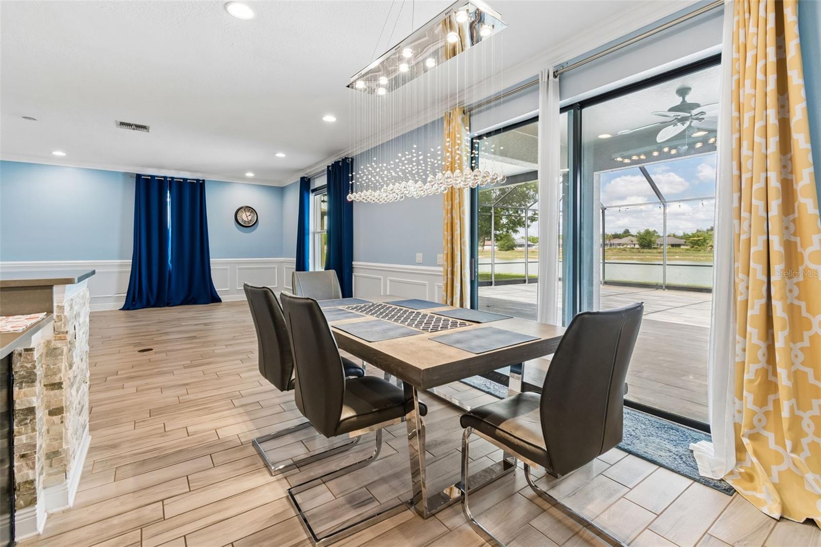 Listing photo id 22 for 10316 Clover Pine Drive