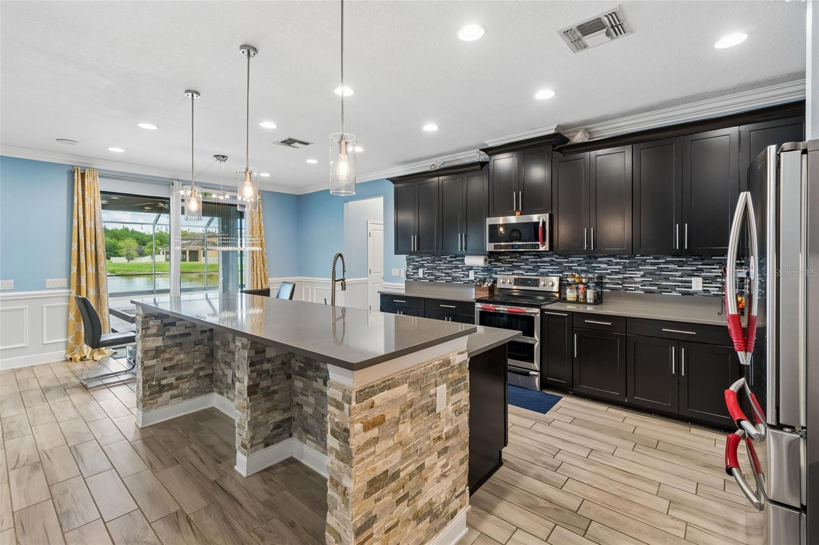 Listing photo id 28 for 10316 Clover Pine Drive