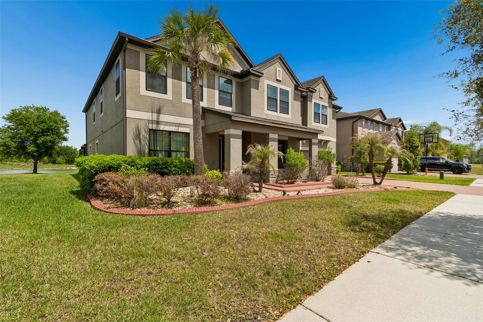 Listing photo id 3 for 10316 Clover Pine Drive