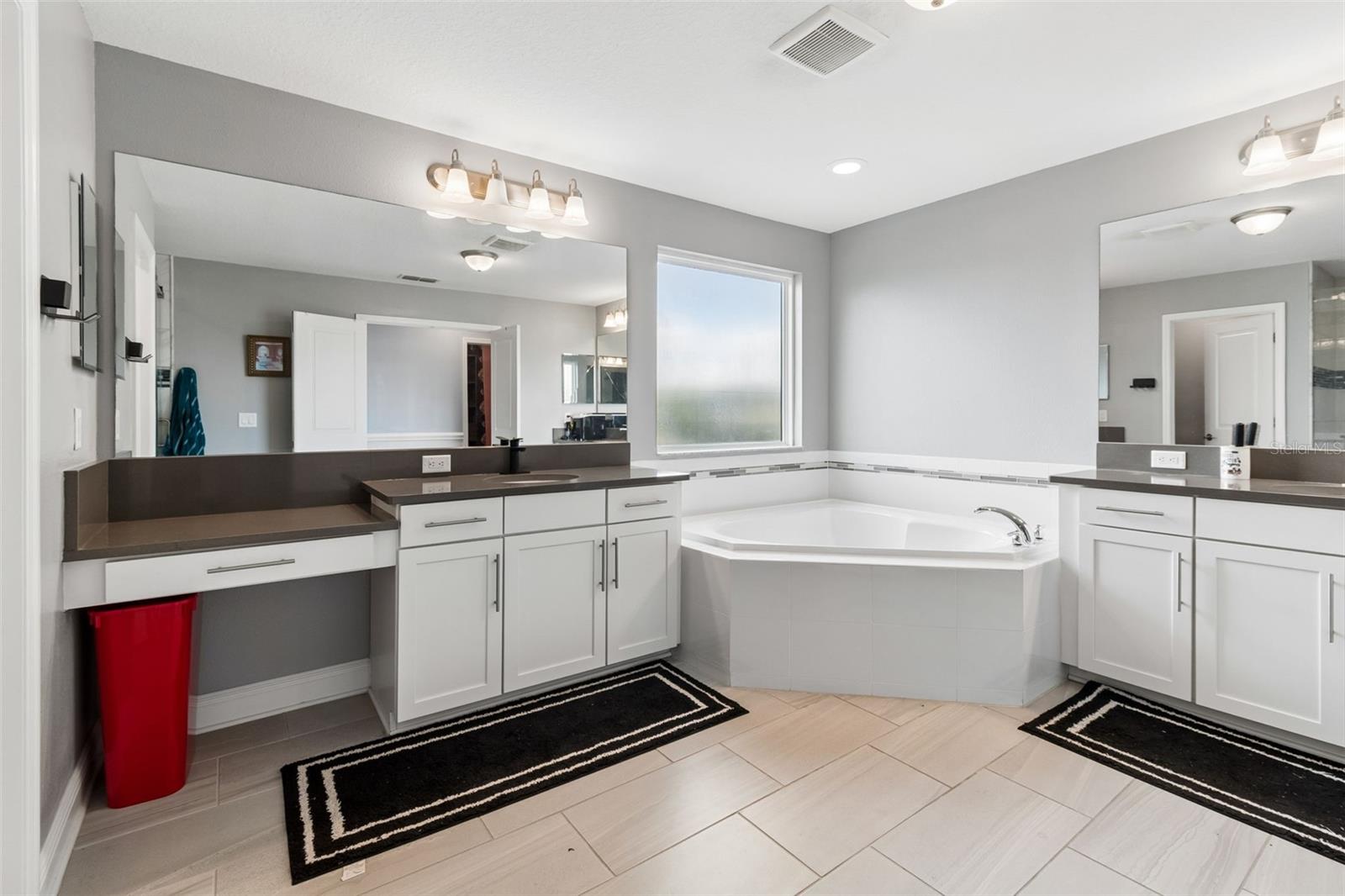 Listing photo id 58 for 10316 Clover Pine Drive