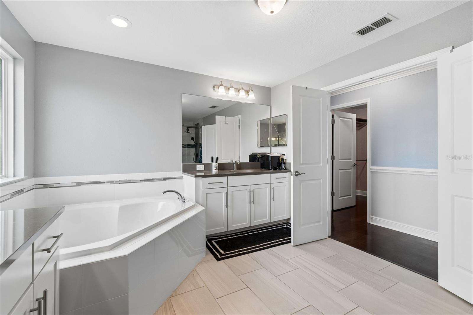 Listing photo id 59 for 10316 Clover Pine Drive