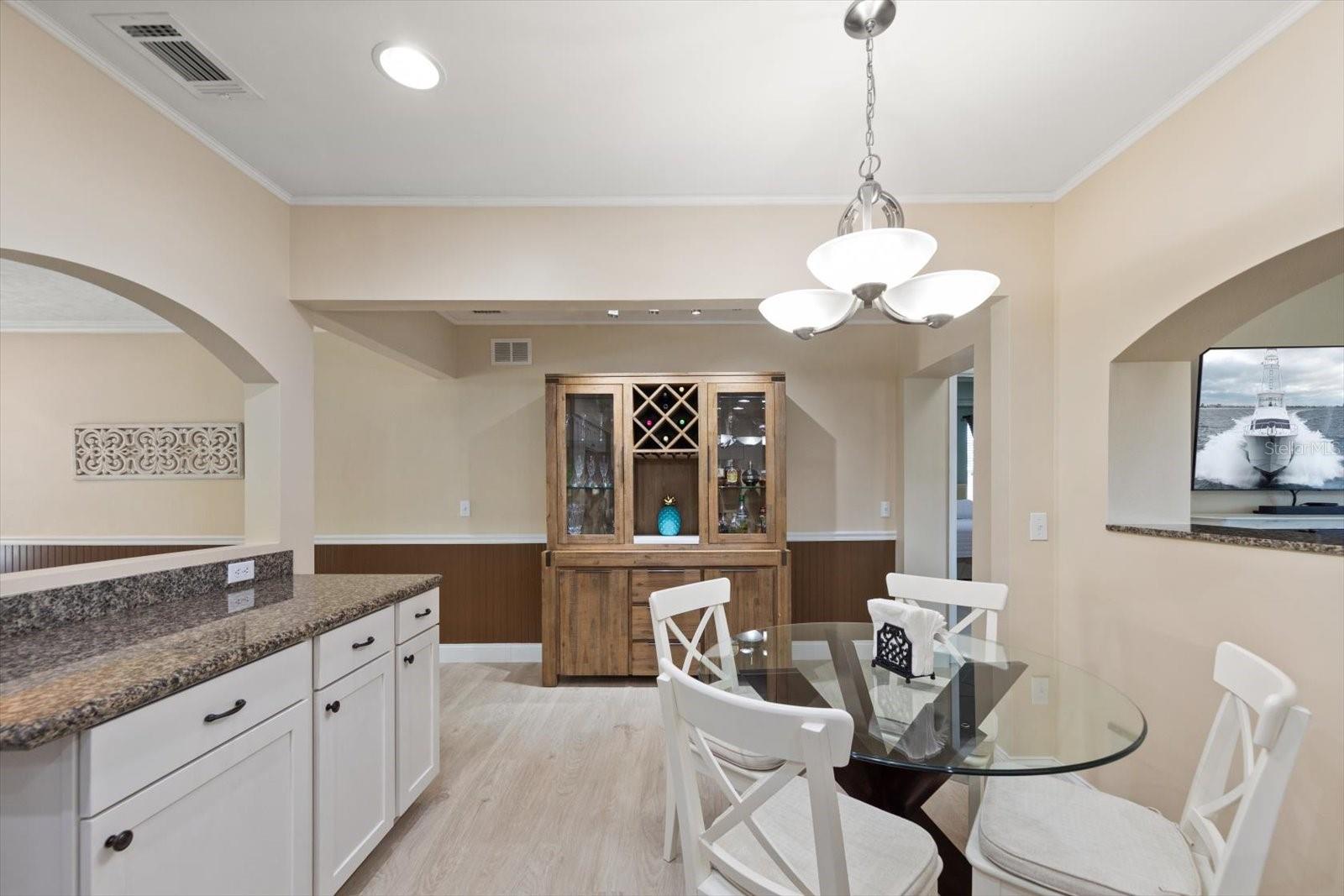 Listing photo id 8 for 2139 Lanai Avenue